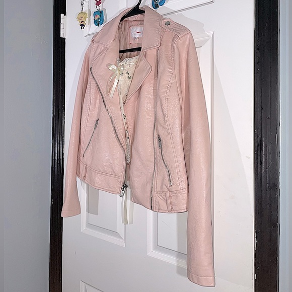 Pink Leather Jacket and Corset Set!đź’– - Picture 5 of 11